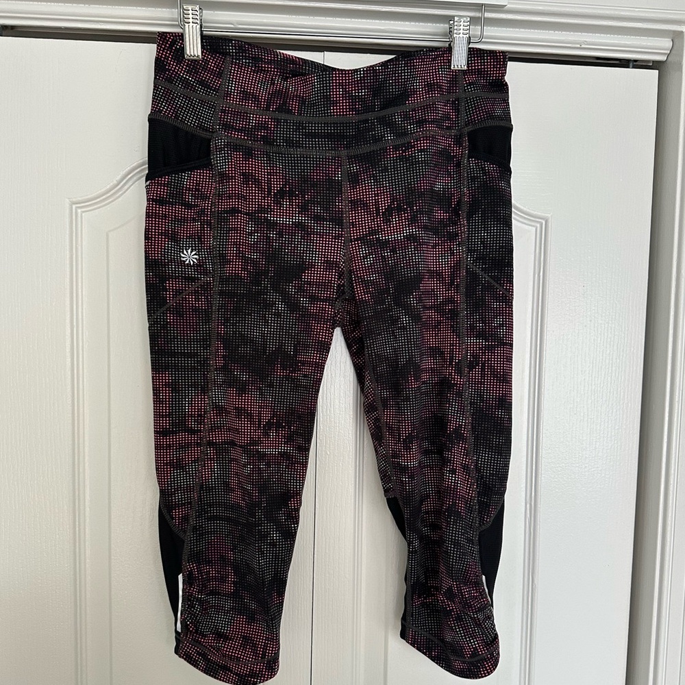 Athleta Women’s Cropped Knee Length Leggings and matching bra size medium